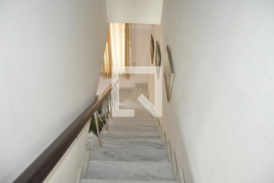 Escada de casa à venda com 6 quartos, 340m² em Riachuelo, Rio de Janeiro