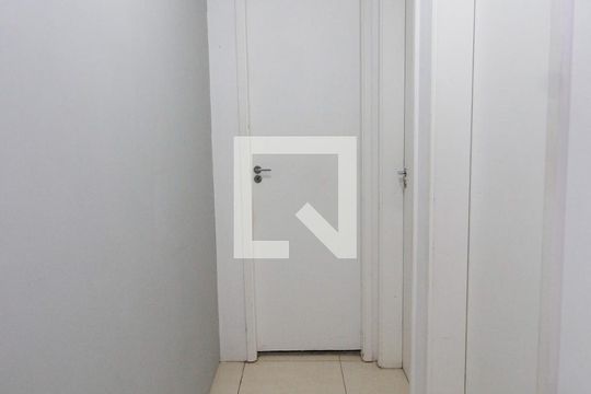 Corredor de apartamento à venda com 2 quartos, 47m² em Jardim Monte Alegre, Taboão da Serra