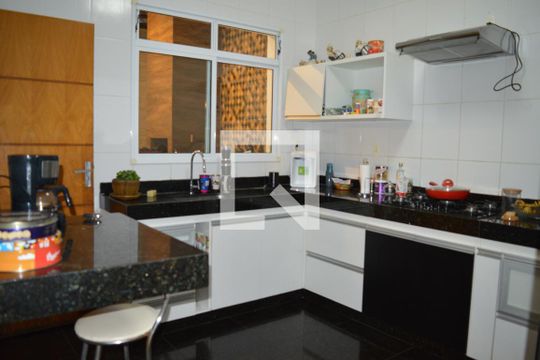 Cozinha de casa de condomínio à venda com 3 quartos, 160m² em Tijuco, Contagem