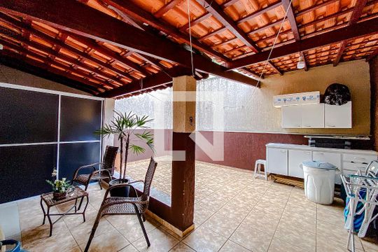 Área externa de casa à venda com 2 quartos, 70m² em Vila Invernada, São Paulo