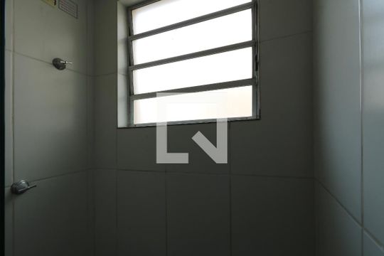 Banheiro - Box de apartamento para alugar com 2 quartos, 47m² em Vila Homero Thon, Santo André