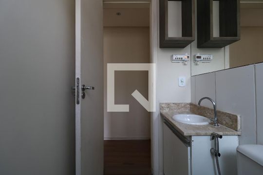 Banheiro  de apartamento à venda com 2 quartos, 50m² em Vila Homero Thon, Santo André