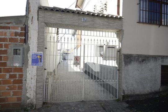 Fachada de casa à venda com 8 quartos, 430m² em Cambuci, São Paulo