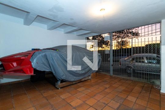 Garagem de casa à venda com 3 quartos, 154m² em Parque Pinheiros, Taboão da Serra