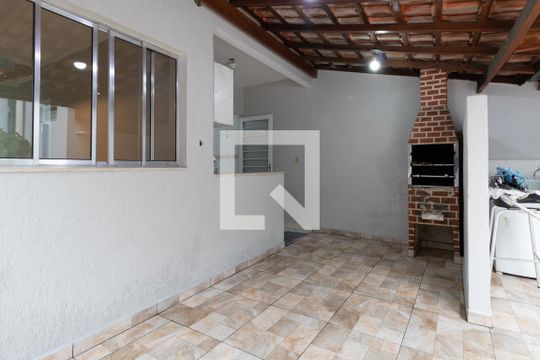 Quintal de casa para alugar com 3 quartos, 90m² em Vila Califórnia, São Paulo