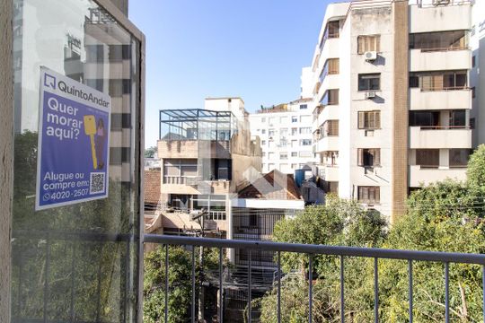 Plaquinha de apartamento para alugar com 3 quartos, 180m² em Independência, Porto Alegre