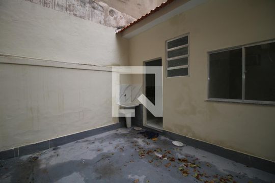 Área de Serviço de casa para alugar com 1 quarto, 75m² em Olaria, Rio de Janeiro