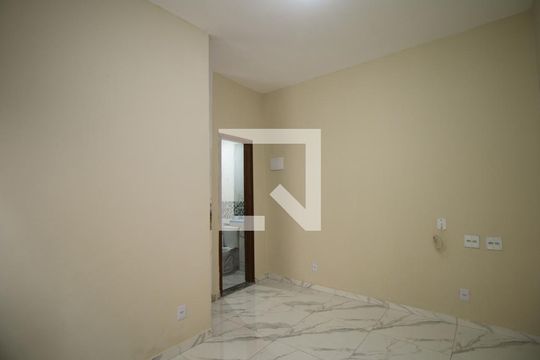 Casa para alugar com 1 quarto, 75m² em Olaria, Rio de Janeiro