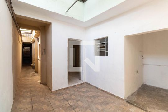 Quintal de casa para alugar com 4 quartos, 239m² em Vila Nhocuné, São Paulo