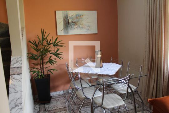Sala de casa à venda com 3 quartos, 120m² em Vila Cleonice, São Paulo