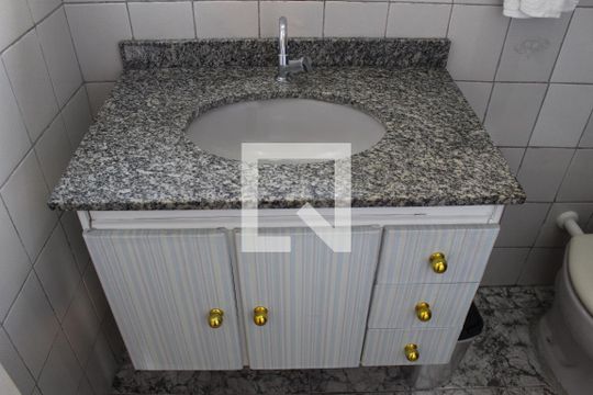 Banheiro de casa à venda com 3 quartos, 120m² em Vila Cleonice, São Paulo