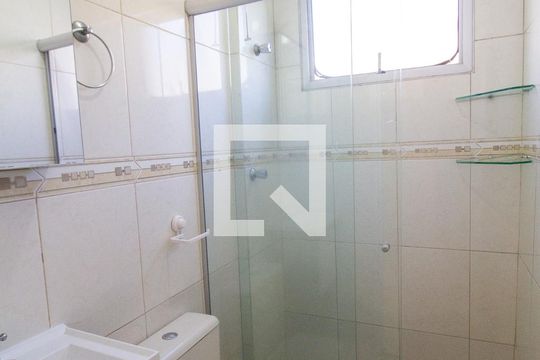 Banheiro de apartamento para alugar com 2 quartos, 45m² em Jardim Guadalajara, Sorocaba