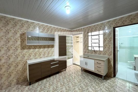 Cozinha de casa para alugar com 2 quartos, 128m² em Vila Guarani (zona Sul), São Paulo