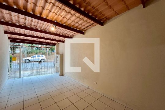 Garagem de casa para alugar com 2 quartos, 128m² em Vila Guarani (zona Sul), São Paulo