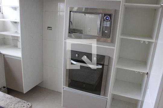 Detalhe da cozinha de apartamento para alugar com 2 quartos, 80m² em Itararé, São Vicente