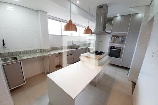 Cozinha de apartamento para alugar com 2 quartos, 80m² em Itararé, São Vicente