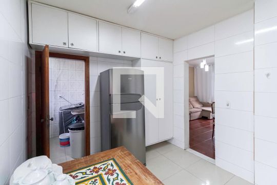 Cozinha de apartamento à venda com 2 quartos, 70m² em Copacabana, Belo Horizonte