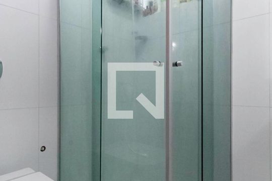 Banheiro social de apartamento à venda com 2 quartos, 70m² em Copacabana, Belo Horizonte