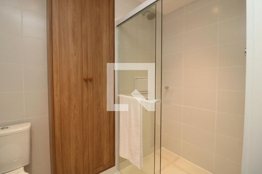 Banheiro de kitnet/studio para alugar com 1 quarto, 37m² em Jardim Independência (são Paulo), São Paulo