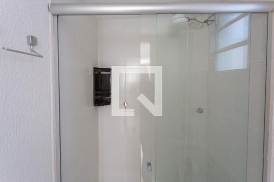 Banheiro de apartamento para alugar com 2 quartos, 38m² em Jardim Dona Leopoldina, Porto Alegre