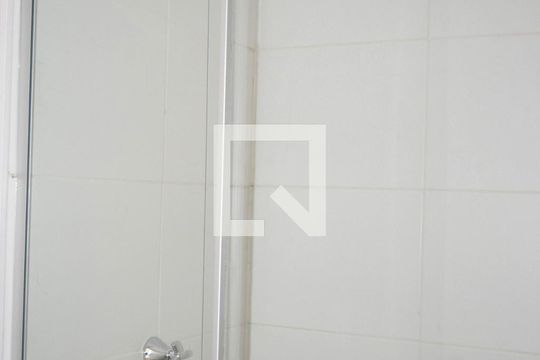 Banheiro de kitnet/studio à venda com 1 quarto, 27m² em Pinheiros, São Paulo
