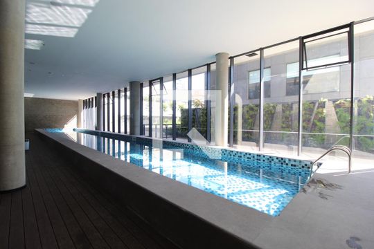 Área Comum - Piscina Coberta de kitnet/studio à venda com 1 quarto, 43m² em Vila Olímpia, São Paulo
