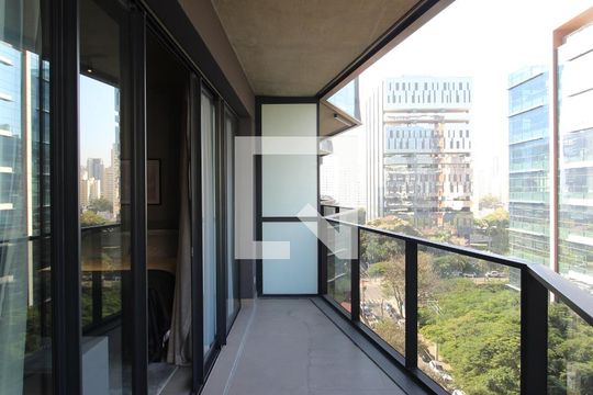 Varanda  de kitnet/studio à venda com 1 quarto, 43m² em Vila Olímpia, São Paulo