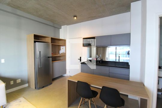 Sala/Cozinha de kitnet/studio à venda com 1 quarto, 43m² em Vila Olímpia, São Paulo