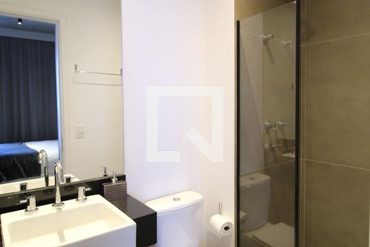 Banheiro da Suíte de kitnet/studio à venda com 1 quarto, 43m² em Vila Olímpia, São Paulo