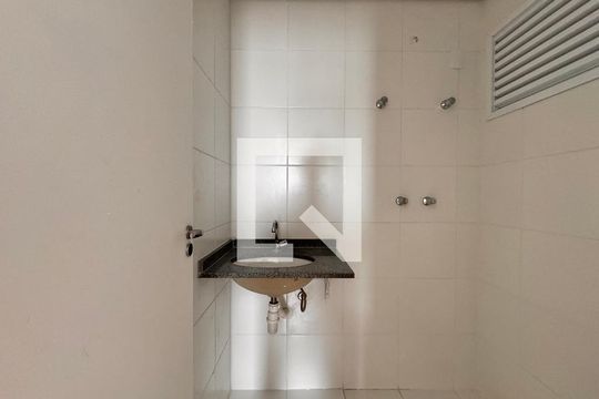 Banheiro de apartamento para alugar com 2 quartos, 53m² em Vila Metalúrgica, Santo André