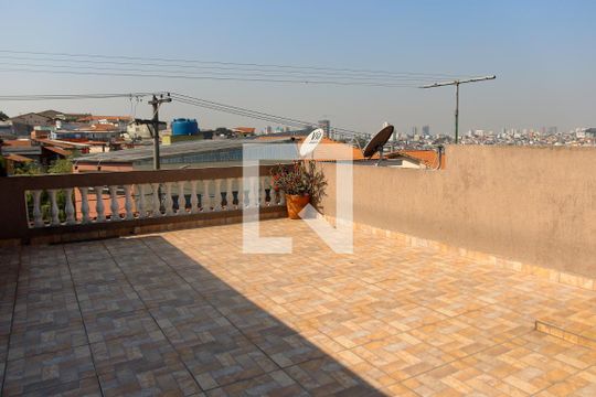 Sacada de casa à venda com 4 quartos, 320m² em Vila Yolanda, Osasco