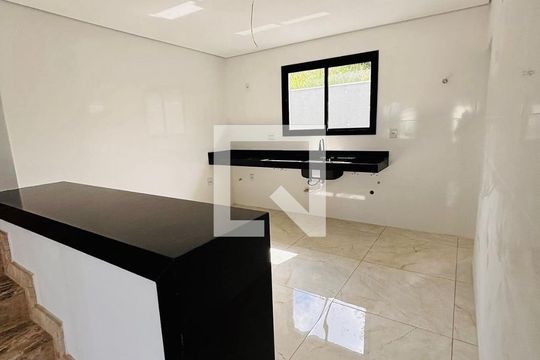 Casa à venda com 3 quartos, 170m² em Cabral, Contagem