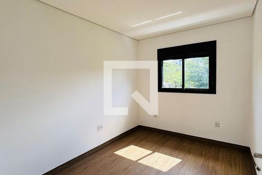 Casa à venda com 3 quartos, 170m² em Cabral, Contagem