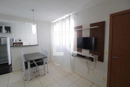 Sala de apartamento para alugar com 2 quartos, 50m² em Jardim Canaã, Uberlândia