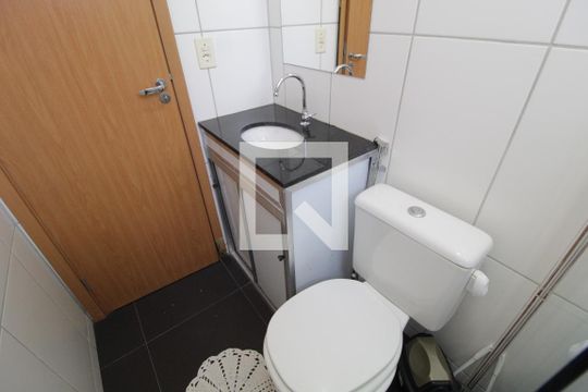 Banheiro Social de apartamento para alugar com 2 quartos, 50m² em Jardim Canaã, Uberlândia