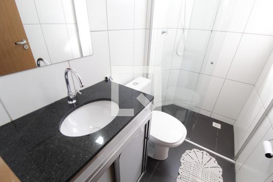 Banheiro Social de apartamento para alugar com 2 quartos, 50m² em Jardim Canaã, Uberlândia