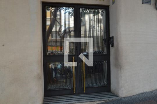 Fachada + Plaquinha de apartamento para alugar com 2 quartos, 78m² em Liberdade, São Paulo