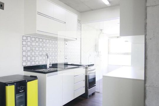 Cozinha de apartamento para alugar com 2 quartos, 70m² em Itaim Bibi, São Paulo