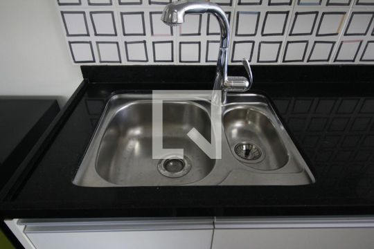 Cozinha de apartamento para alugar com 2 quartos, 70m² em Itaim Bibi, São Paulo