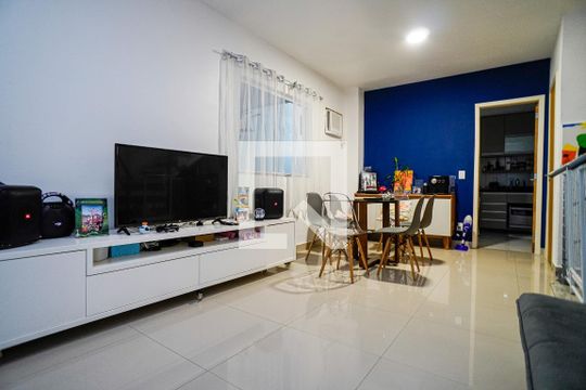 Sala de casa de condomínio para alugar com 3 quartos, 115m² em Engenho do Mato, Niterói