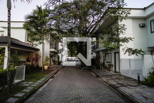 Entrada de casa de condomínio para alugar com 3 quartos, 115m² em Engenho do Mato, Niterói