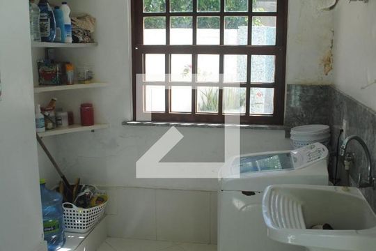 Área de Serviço de casa para alugar com 4 quartos, 400m² em Itapuã, Salvador