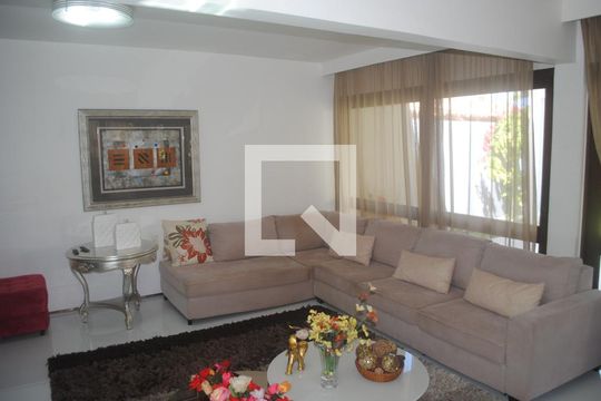 Sala  de casa para alugar com 4 quartos, 400m² em Itapuã, Salvador