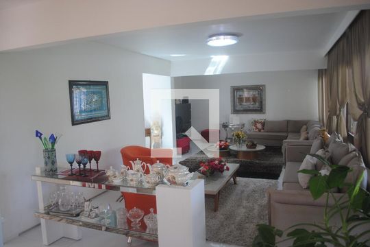 Casa para alugar com 4 quartos, 400m² em Itapuã, Salvador