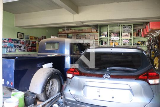 Garagem de casa à venda com 3 quartos, 250m² em Jardim Riacho das Pedras, Contagem