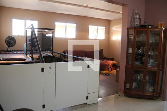 Sala de casa à venda com 3 quartos, 250m² em Jardim Riacho das Pedras, Contagem
