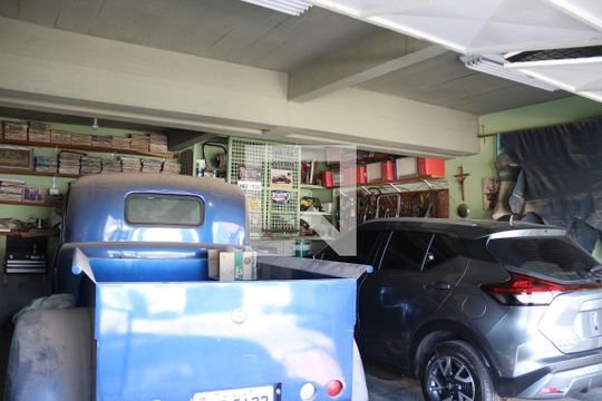 Garagem de casa à venda com 3 quartos, 250m² em Jardim Riacho das Pedras, Contagem