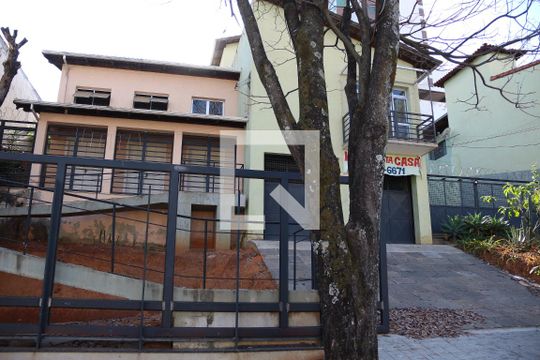 Fachada de casa à venda com 3 quartos, 250m² em Jardim Riacho das Pedras, Contagem