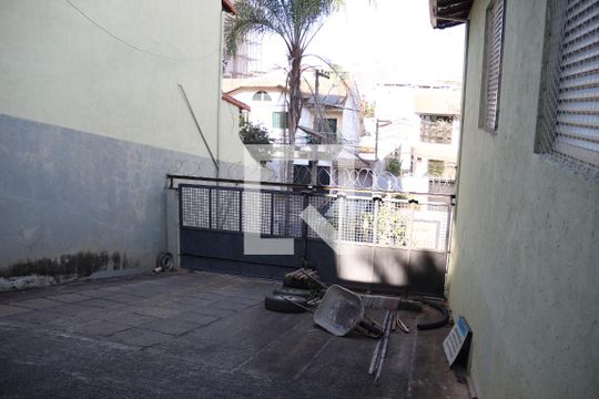 Quintal de casa à venda com 3 quartos, 250m² em Jardim Riacho das Pedras, Contagem