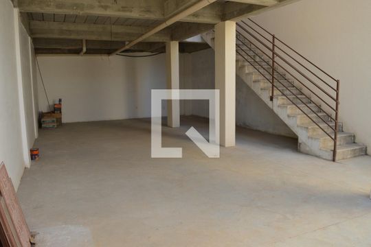Quintal de casa à venda com 3 quartos, 210m² em Nacional, Contagem